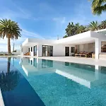 Alba House أذيخي