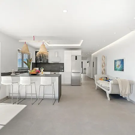 Alba House * 阿德耶