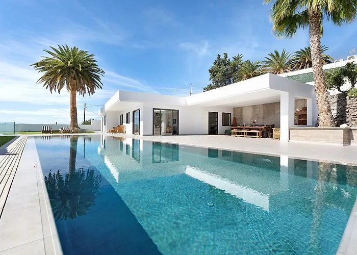 Alba House أذيخي