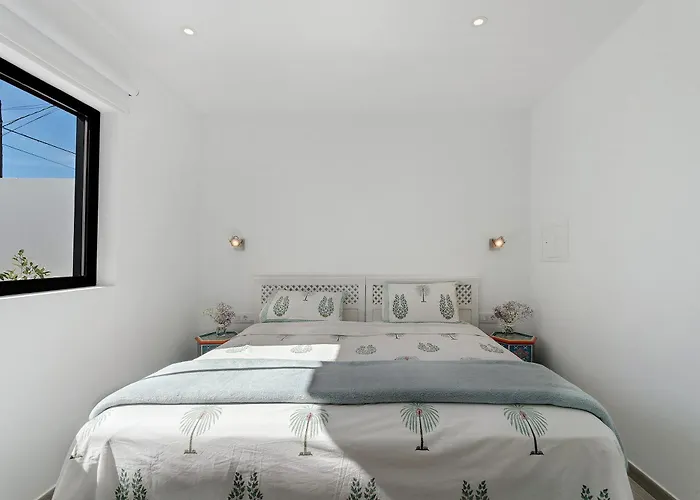 فيلة Alba House أذيخي