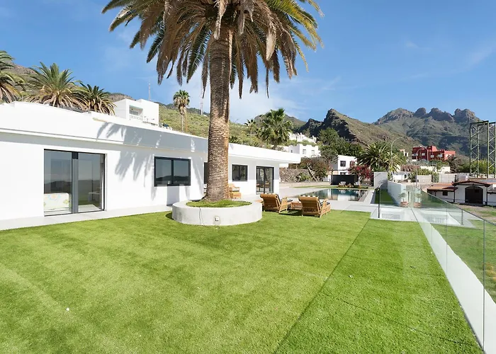 Alba House أذيخي