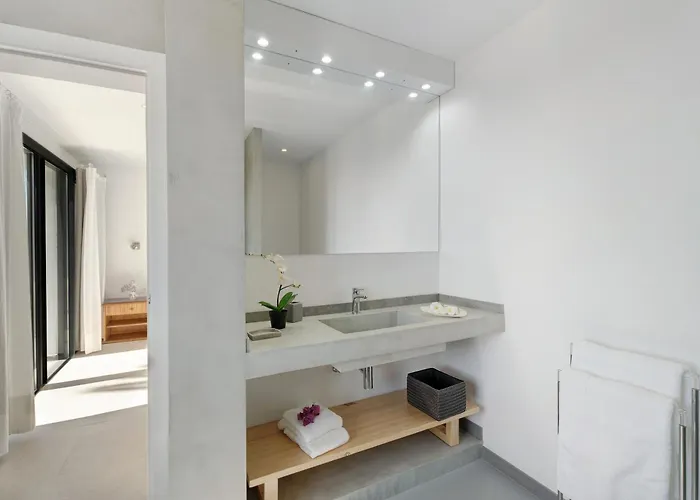 Alba House